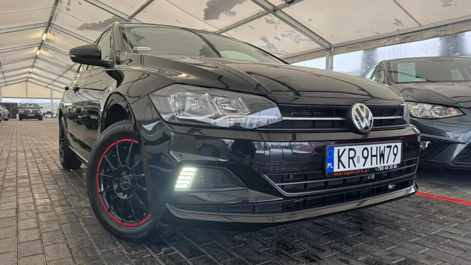 VOLKSWAGEN Polo -