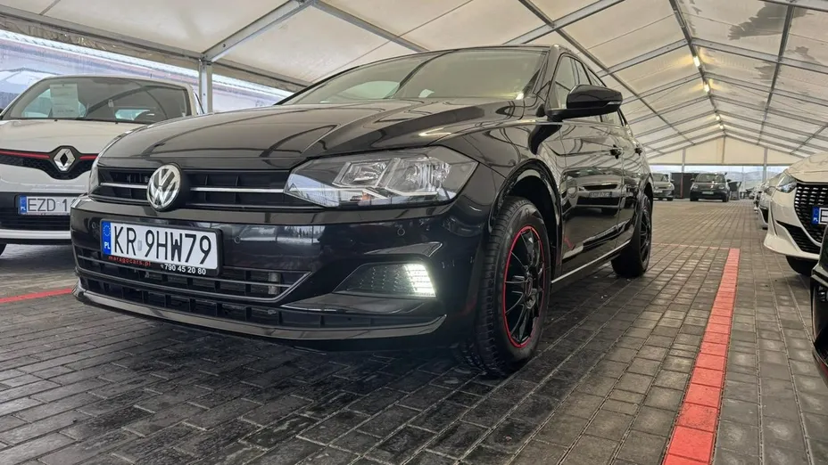VOLKSWAGEN Polo -