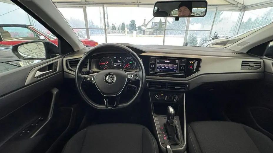 VOLKSWAGEN Polo -