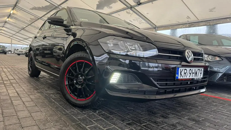 VOLKSWAGEN Polo -