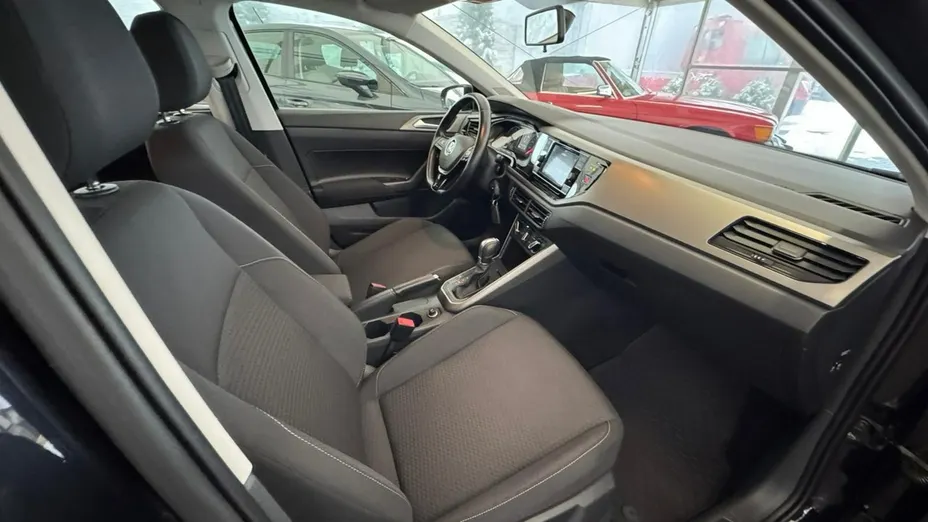 VOLKSWAGEN Polo -