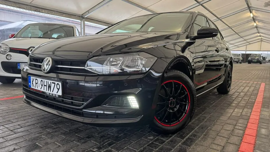 VOLKSWAGEN Polo -