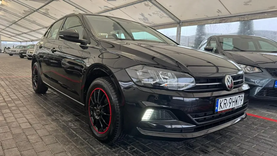 VOLKSWAGEN Polo -