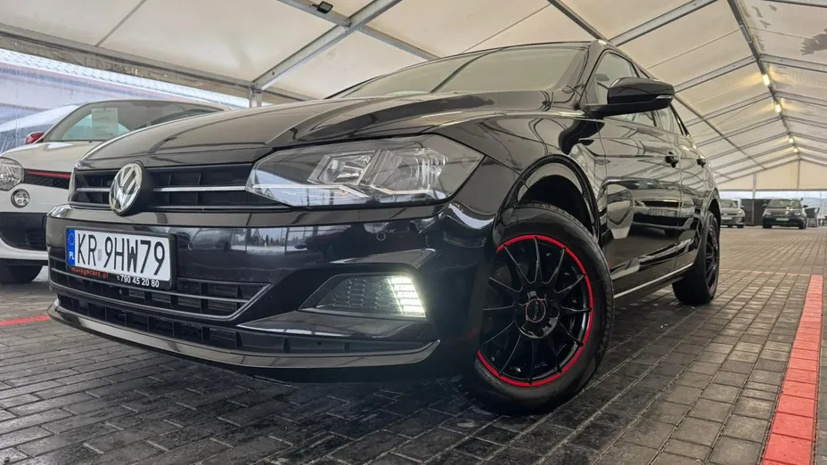 VOLKSWAGEN Polo -