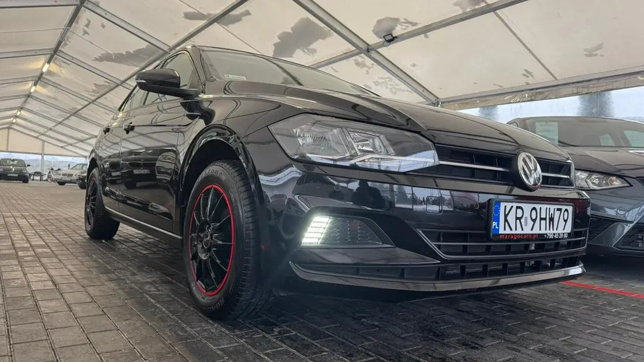 VOLKSWAGEN Polo -