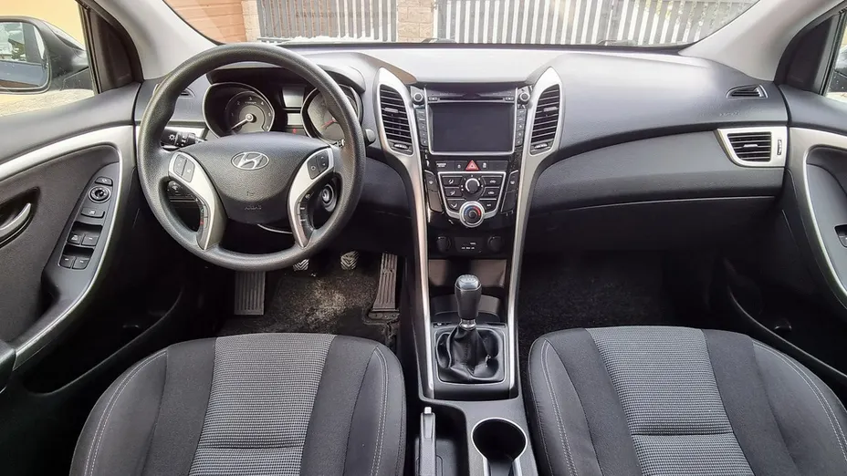 HYUNDAI i30 -