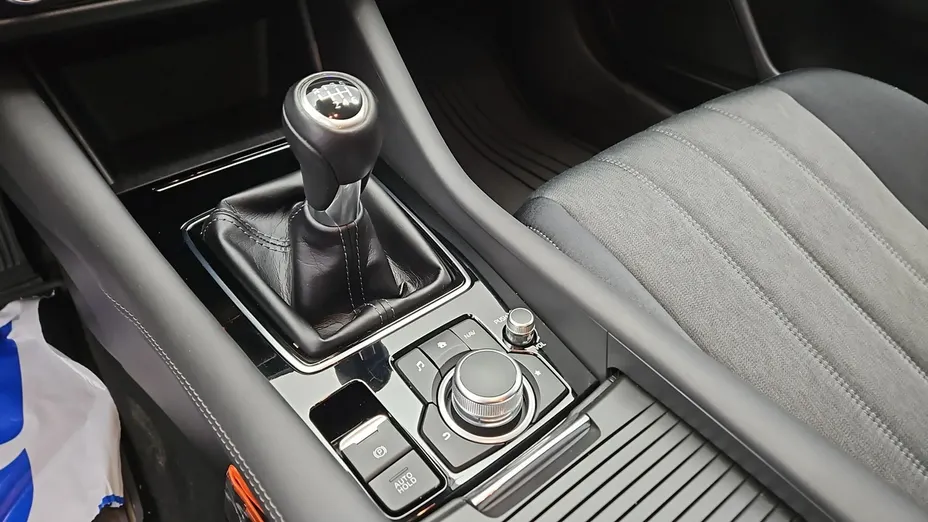 MAZDA 6 -