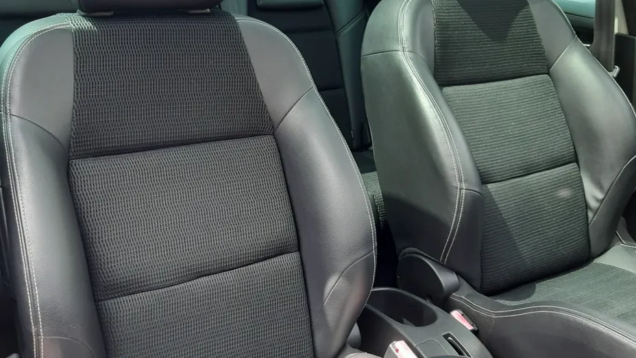 PEUGEOT 207 -