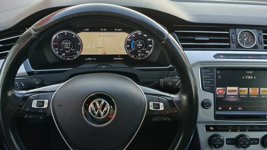 VOLKSWAGEN Passat -