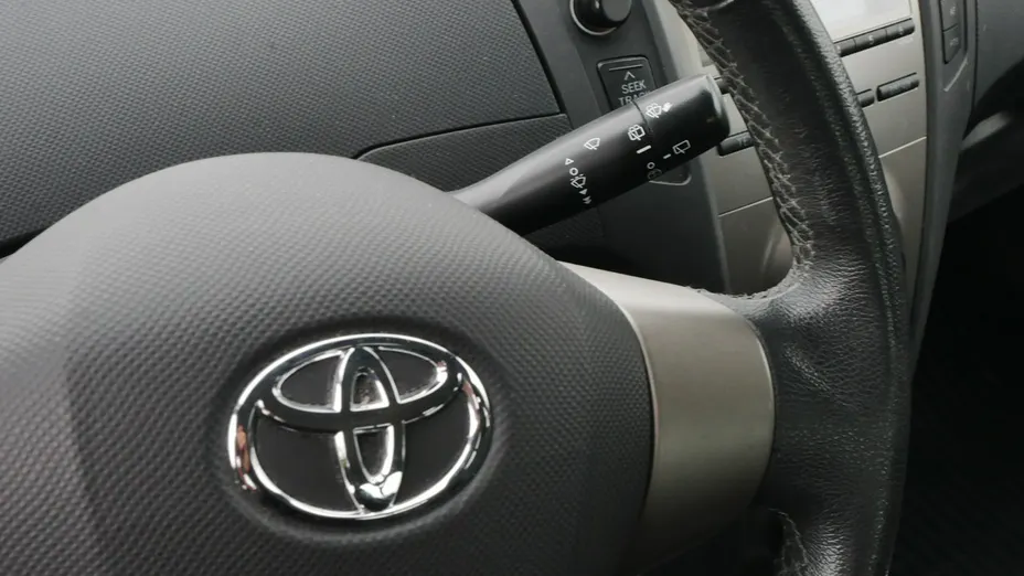 TOYOTA Yaris -
