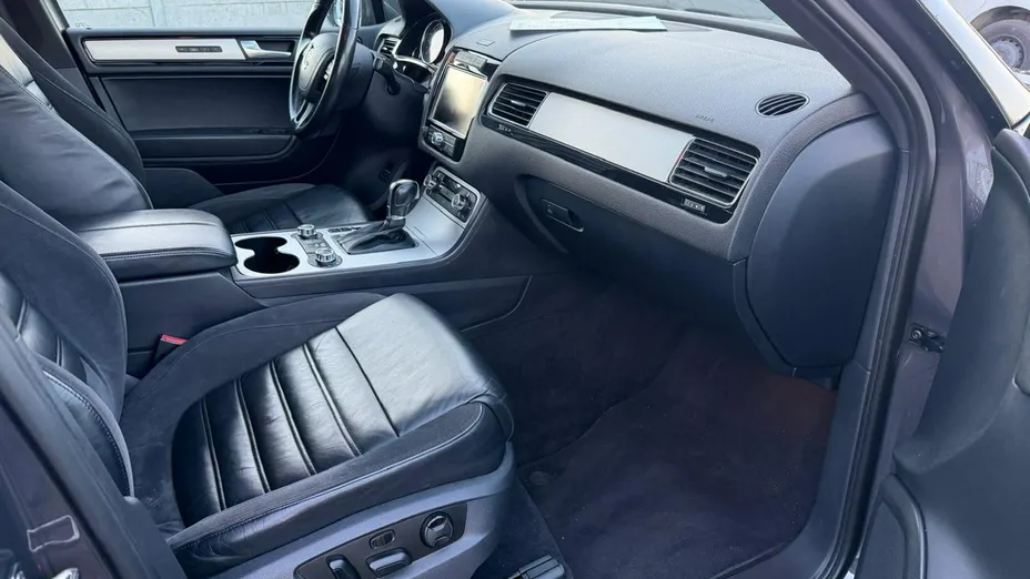 VOLKSWAGEN Touareg -