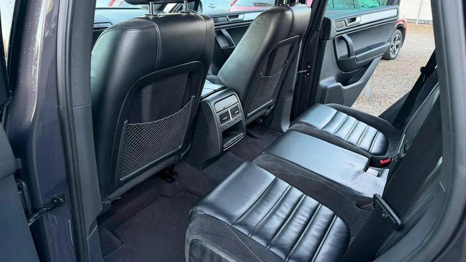 VOLKSWAGEN Touareg -