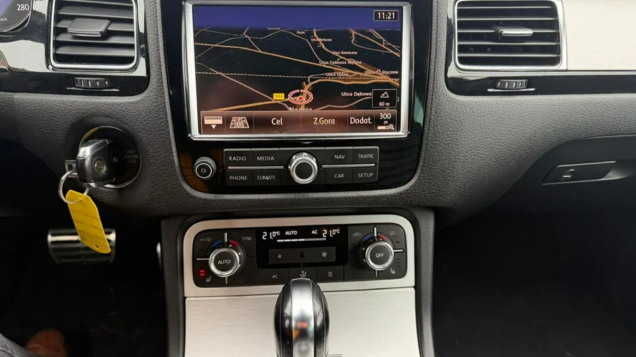 VOLKSWAGEN Touareg -