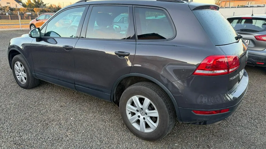 VOLKSWAGEN Touareg -