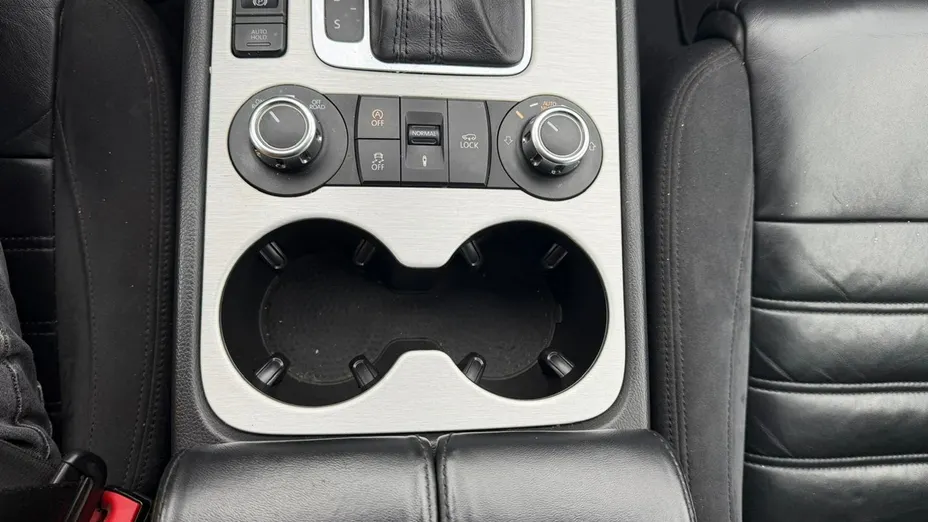 VOLKSWAGEN Touareg -