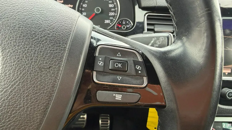VOLKSWAGEN Touareg -