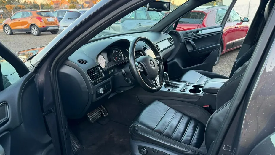 VOLKSWAGEN Touareg -