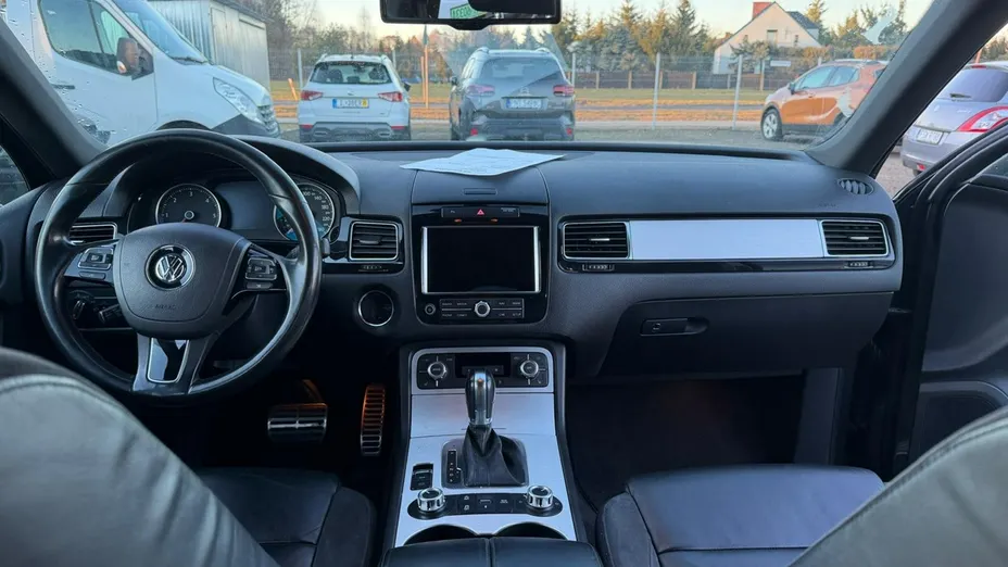 VOLKSWAGEN Touareg -