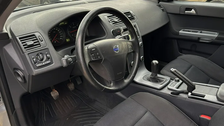VOLVO S40 -
