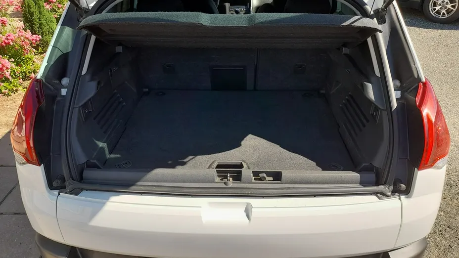 PEUGEOT 3008 -