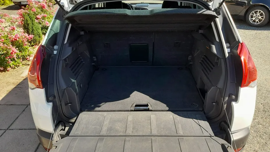 PEUGEOT 3008 -