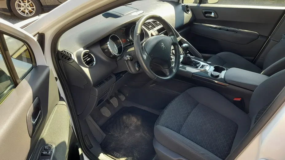 PEUGEOT 3008 -
