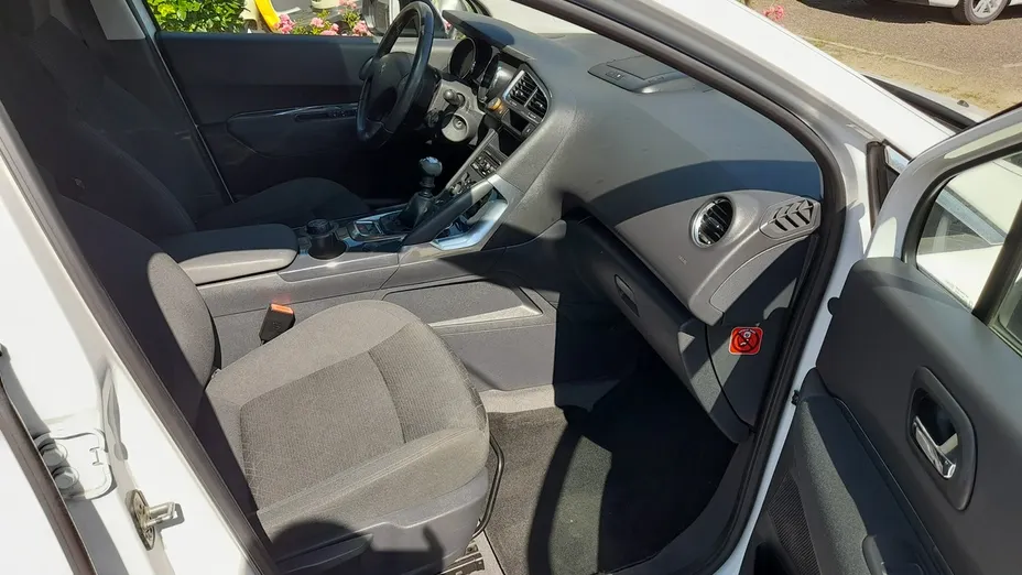 PEUGEOT 3008 -