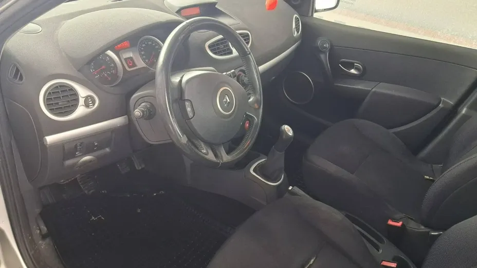RENAULT Clio -