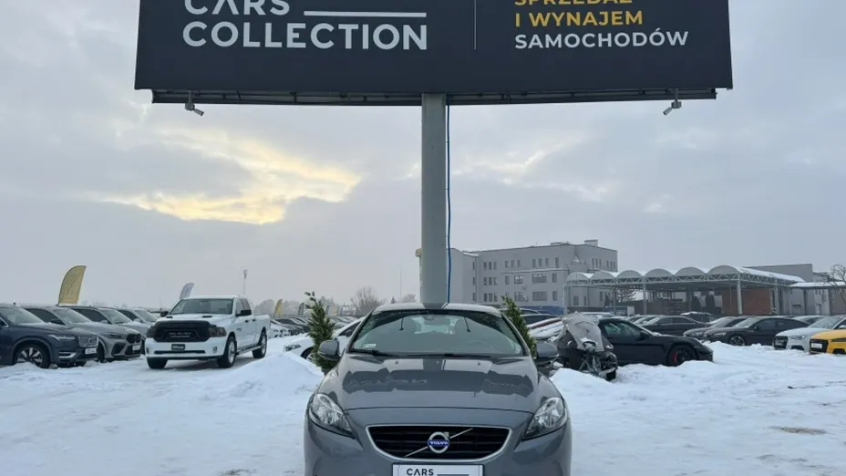 VOLVO V40 -