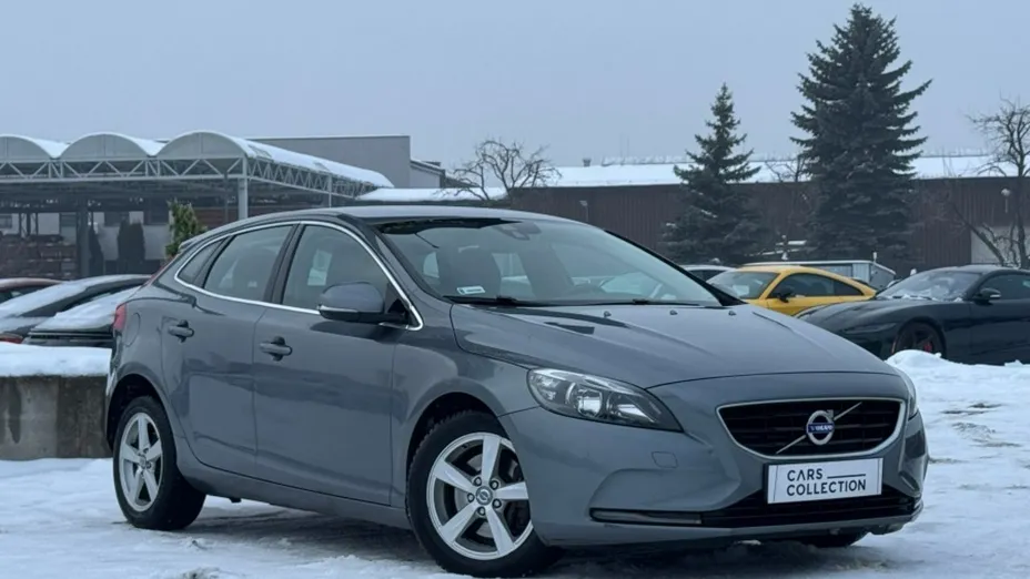 VOLVO V40 -