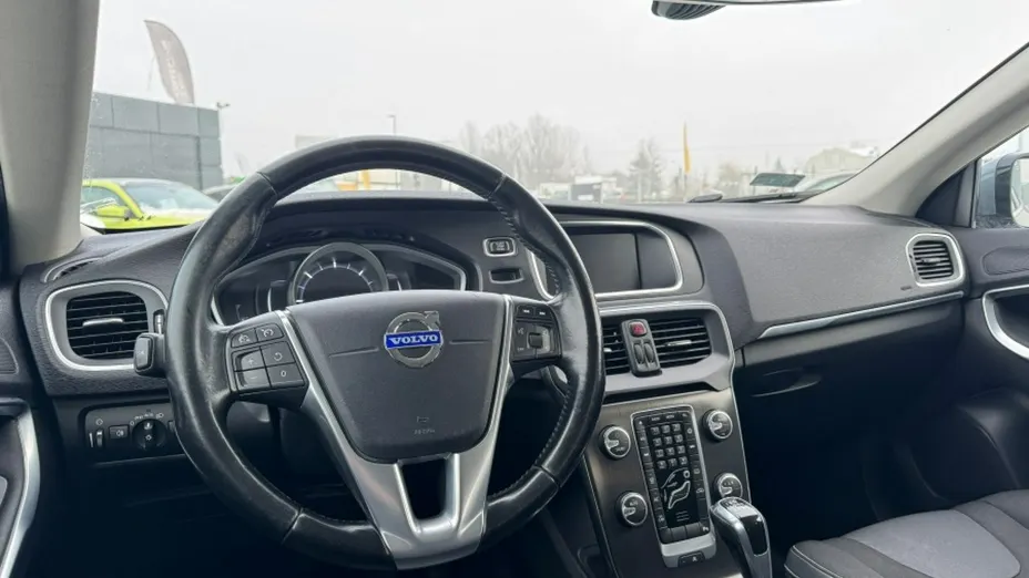 VOLVO V40 -
