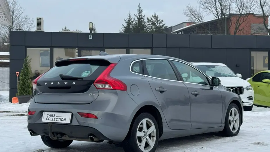 VOLVO V40 -