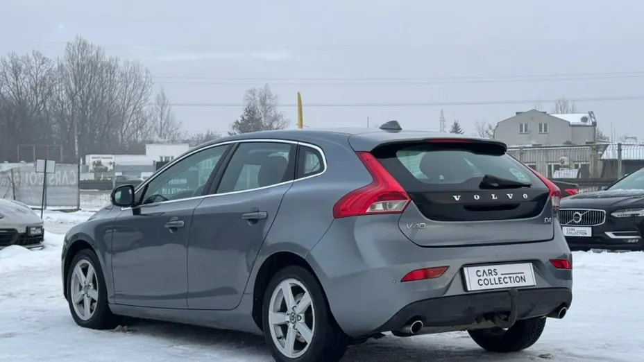 VOLVO V40 -