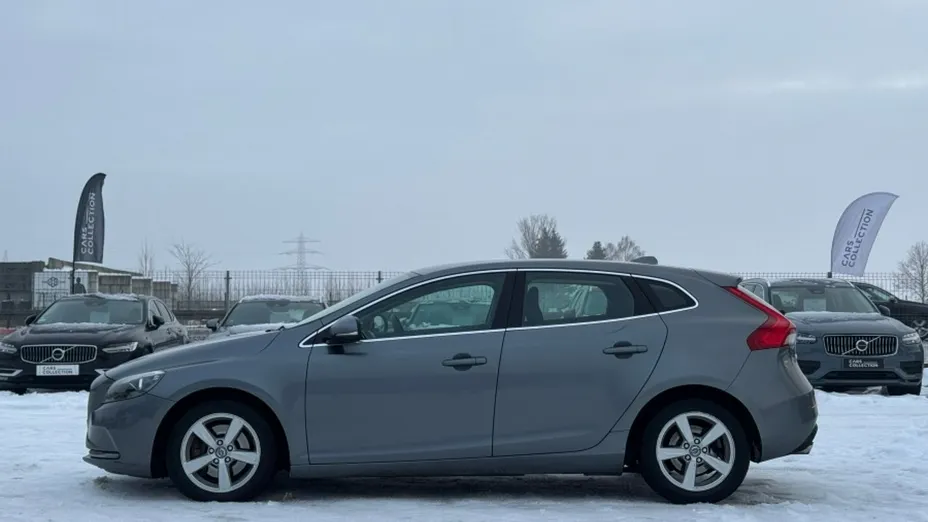VOLVO V40 -