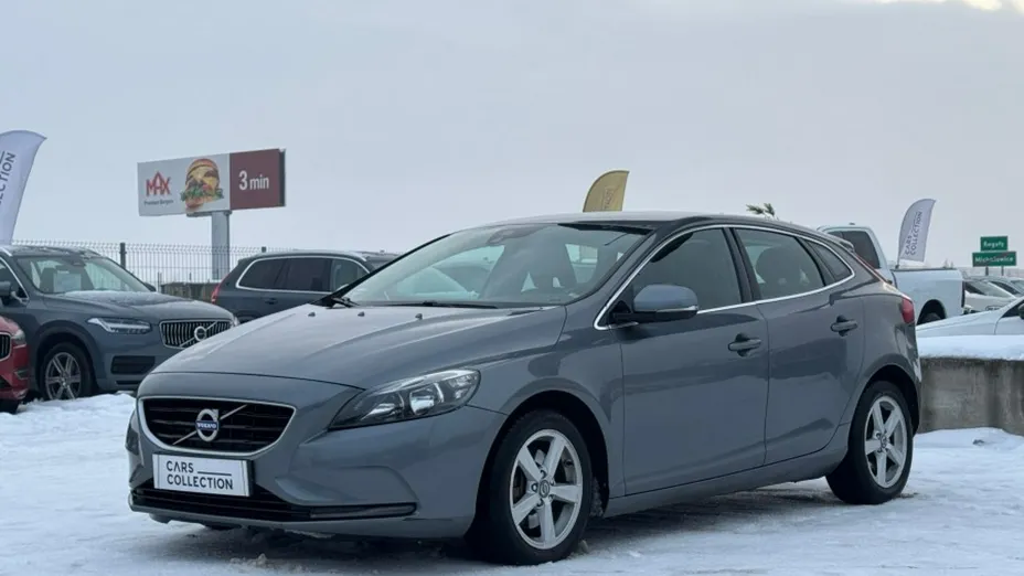 VOLVO V40 -