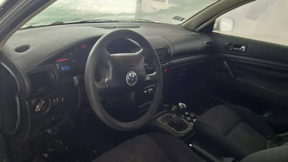 VOLKSWAGEN Passat -