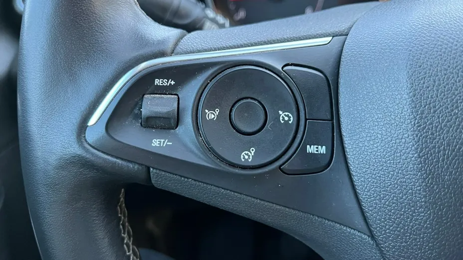OPEL Grandland X -