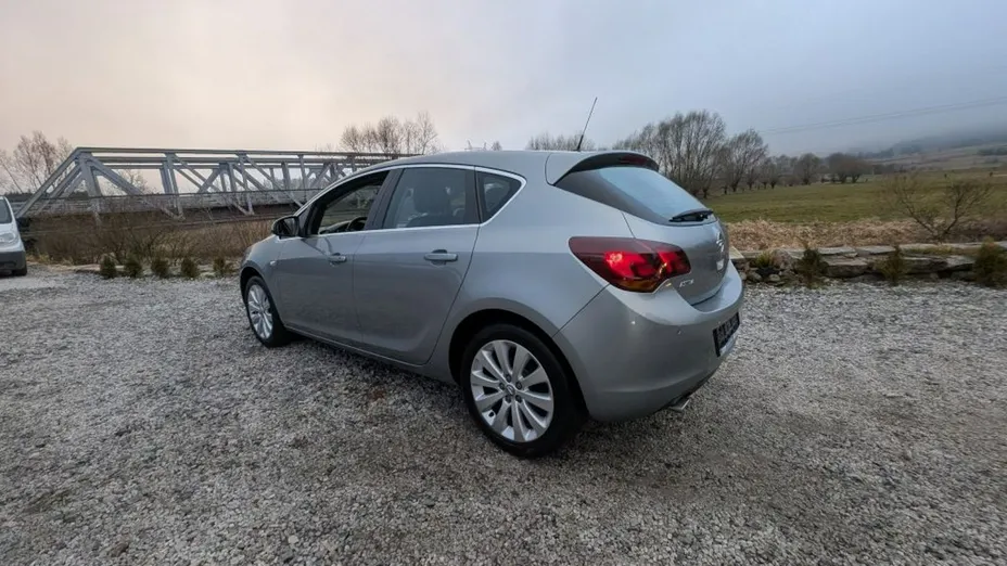 OPEL Astra -