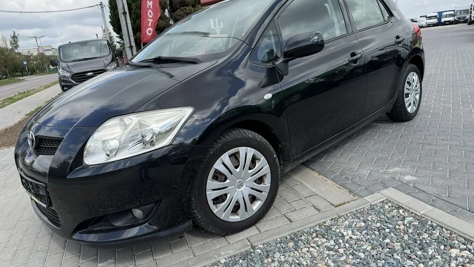TOYOTA Auris -
