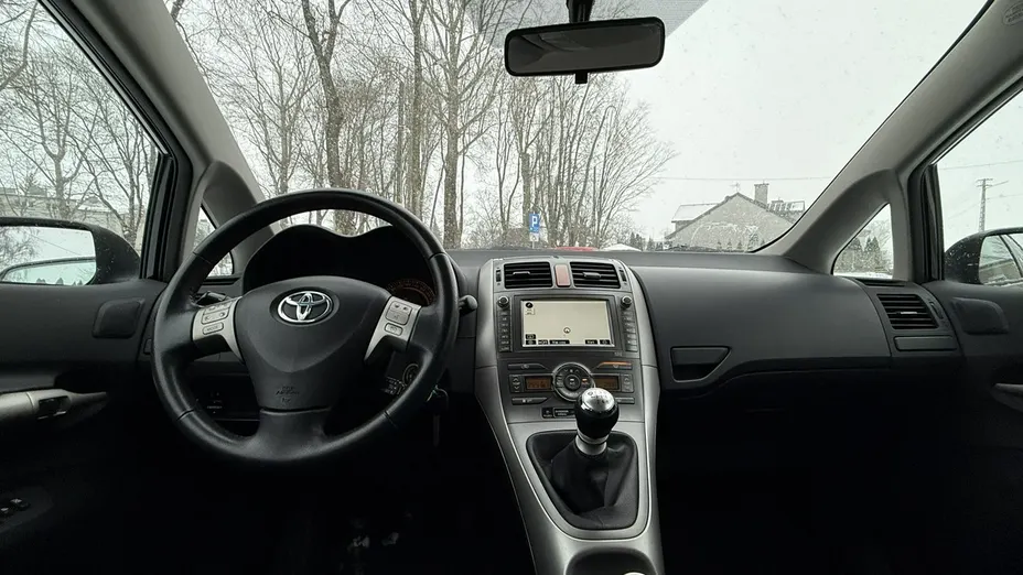 TOYOTA Auris -