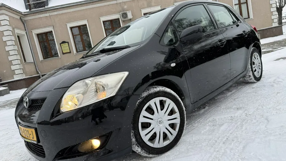 TOYOTA Auris -