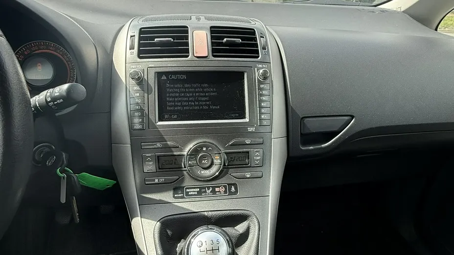 TOYOTA Auris -