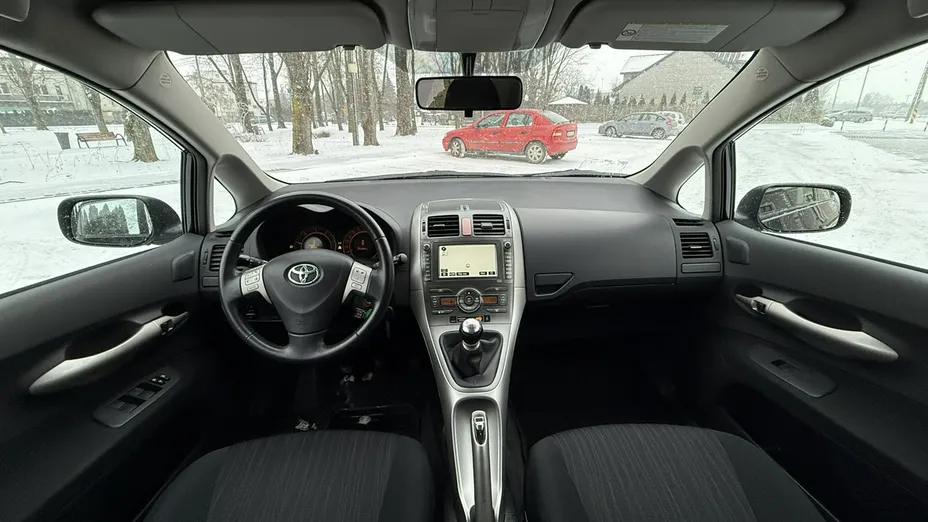 TOYOTA Auris -