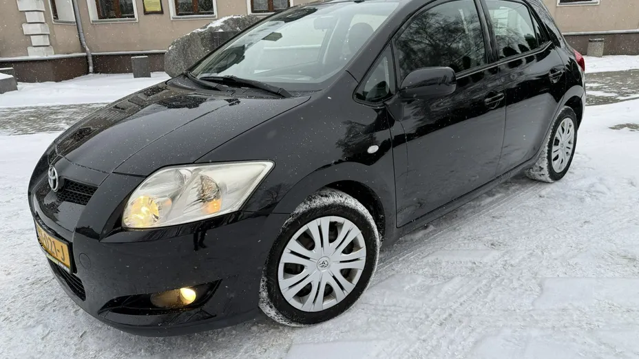 TOYOTA Auris -