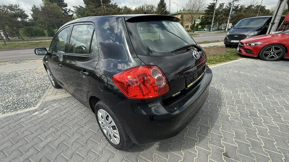TOYOTA Auris -