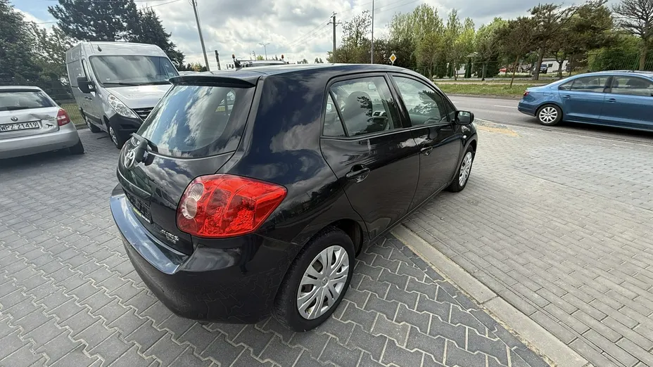 TOYOTA Auris -