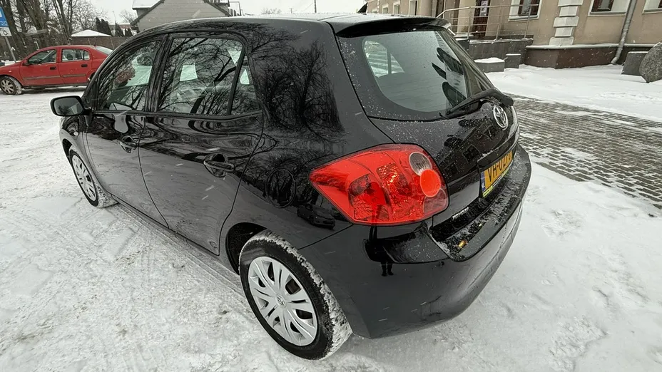 TOYOTA Auris -