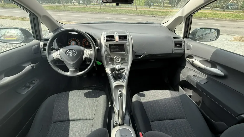 TOYOTA Auris -