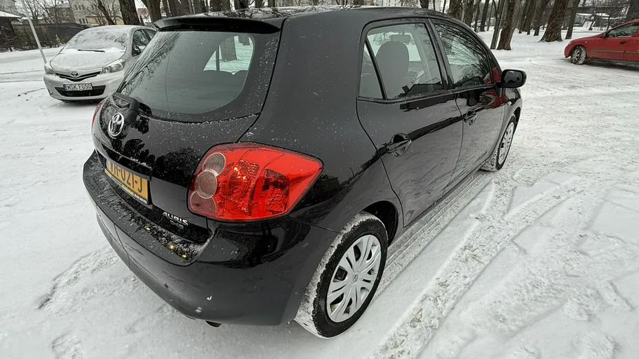 TOYOTA Auris -