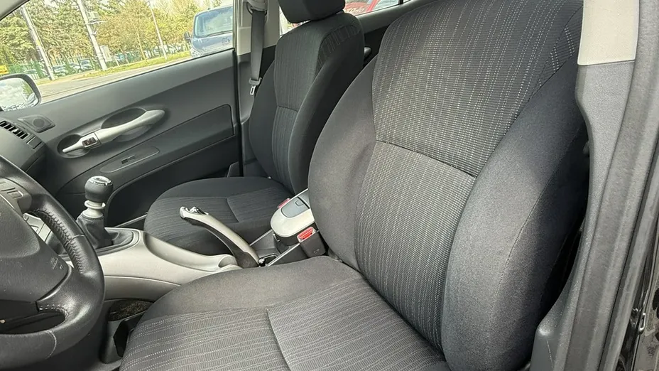 TOYOTA Auris -